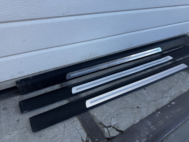 4F0853374K Накладка (молдинг) порога наружная передняя правая купить Днепр