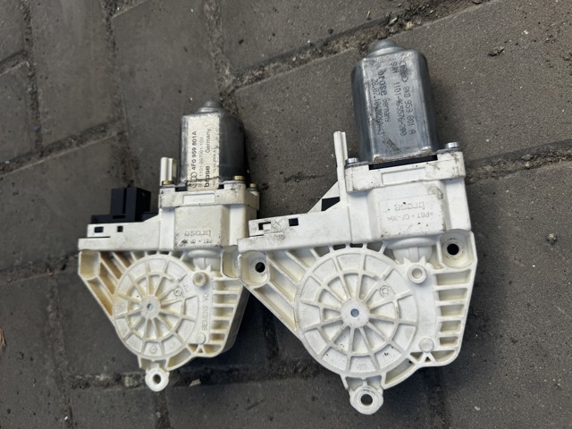 Моторчик стеклоподъемника двери задней, левой 4F0959801A VAG