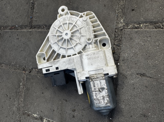Мотор стеклоподъемника двери задней, правой 4F0959802A VAG