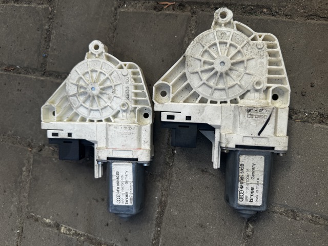 Мотор стеклоподъемника двери передней, правой 4F0959802B VAG