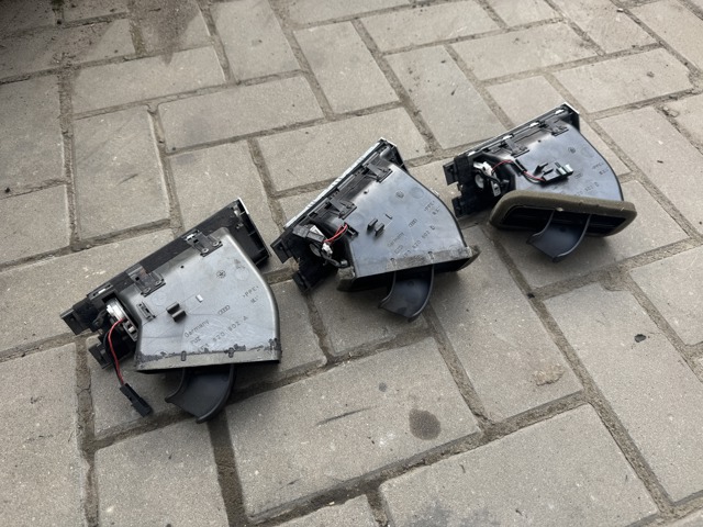 Решетка воздухозаборника салона 4F1820902D VAG