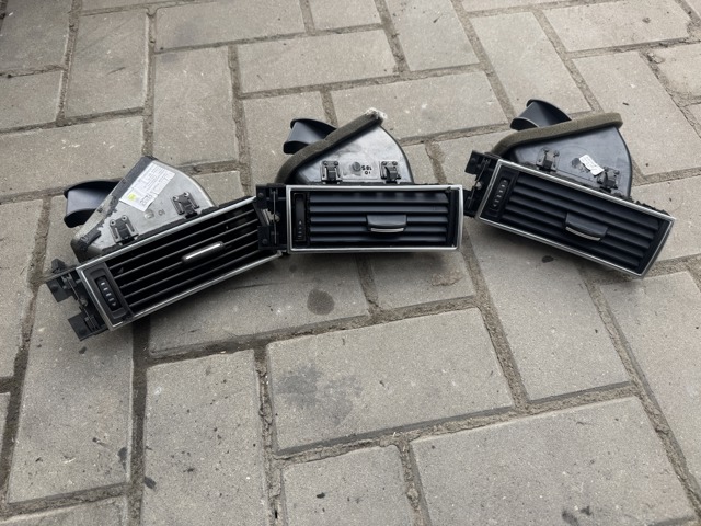 4F1820902D VAG Решетка воздухозаборника салона купить в Кривой Рог