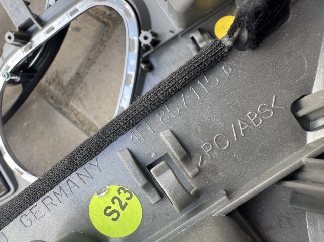 VAG 4F1857115B Облицовка щитка приборов "торпедо" в наличии Павлоград