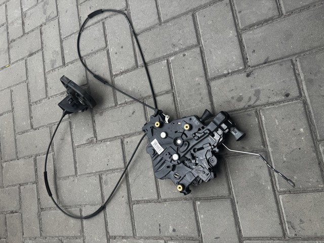 Замок двери боковой сдвижной правой 7E0843654AE VAG