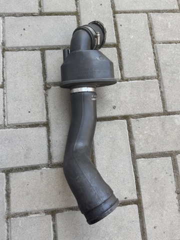 Патрубок воздушный, выход из турбины (наддув) A6110981207 MERCEDES