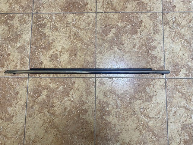 KB7W50650C Молдинг двери передней левой купить Чернигов