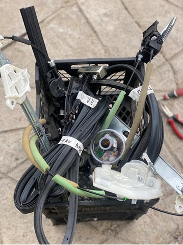Стеклоподъемник задней левой двери KB7W73590 MAZDA