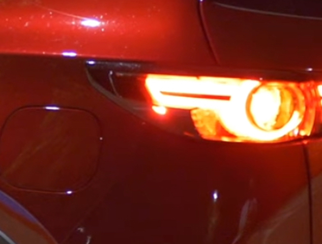 Задний левый внешний фонарь KB8B51160E MAZDA