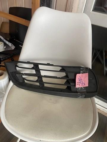 BMW 51117331728 Решетка бампера переднего правая в наличии Черкассы