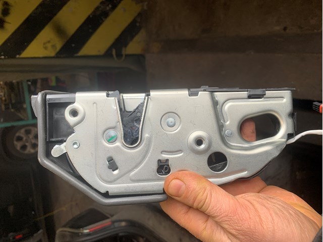 51217315019 BMW Замок водительской двери купить в Ужгород