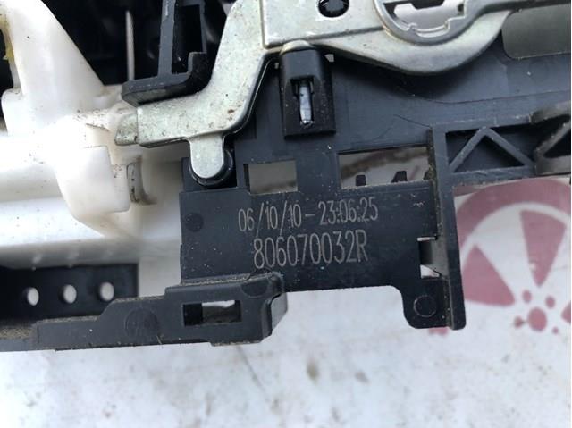 806070032R RENAULT Держатель наружной ручки двери задней левой купить в Ирпень