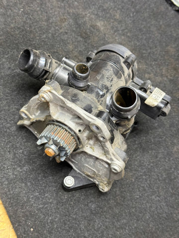 Насос водяной 06K121011C VAG