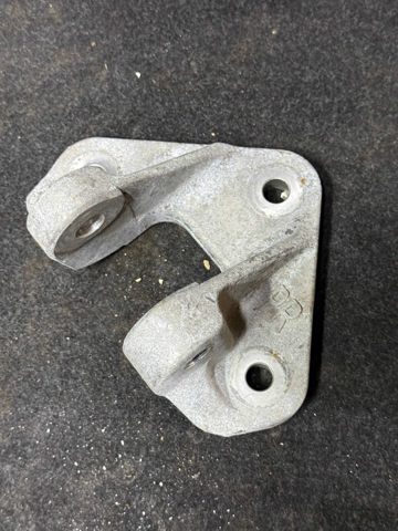 Кронштейн подушки (опоры) двигателя, задней 113326RA0A NISSAN