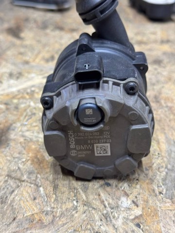 Помпа водяная, дополнительная электрическая 11518638237 BMW