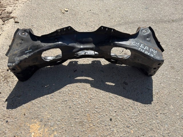 Поперечина передней подвески 20101FL00B SUBARU