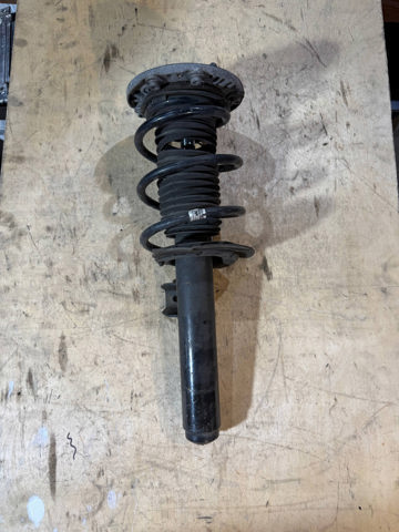 Передний правый амортизатор 31316873804 BMW