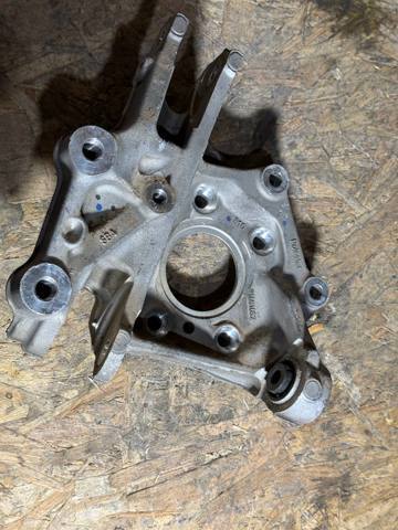 Цапфа поворотного кулака 31681852 VOLVO