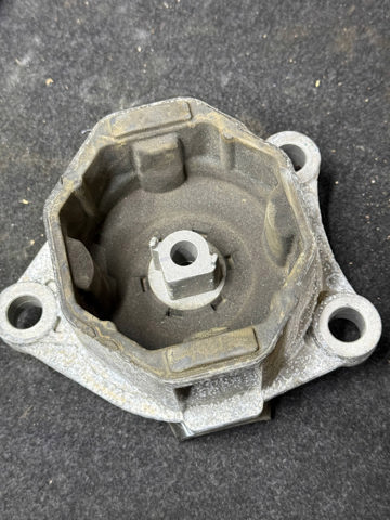 Подвеска двигателя (силового агрегата) 31686296 VOLVO