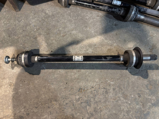 Полуось задняя, правая 33208664048 BMW