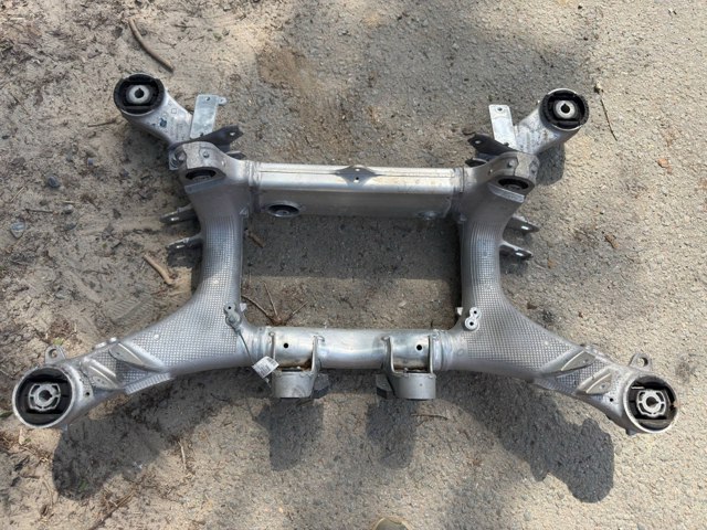 Балка задней подвески, подрамник 33316886057 BMW