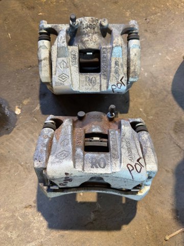 Суппорт тормозной, передний, правый 410016RR0A NISSAN