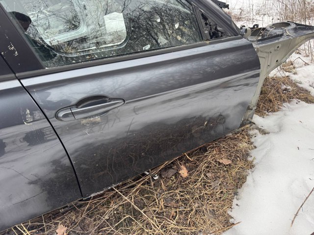 Пассажирская передняя дверь 41007298566 BMW