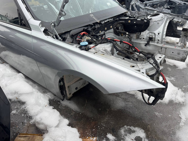 Правое крыло 41007438440 BMW