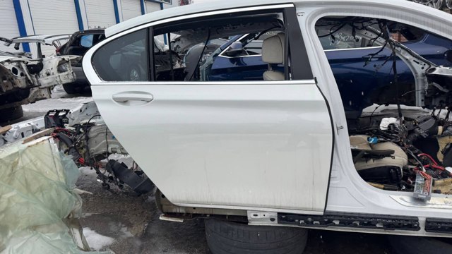 Задняя правая дверь 41527423702 BMW