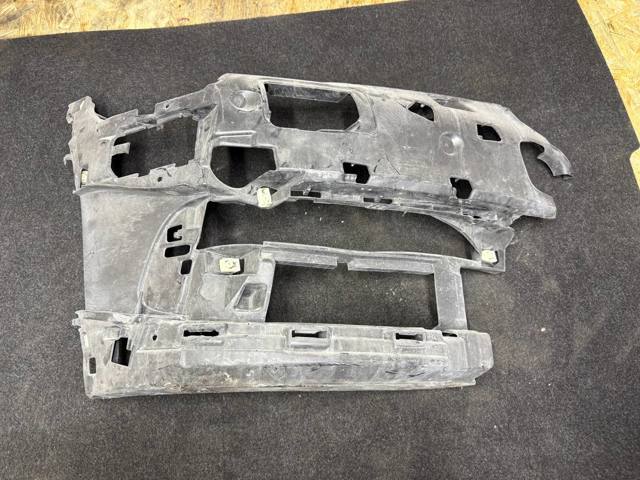 Кронштейн крепления противотуманной фары, правой 51117357230 BMW