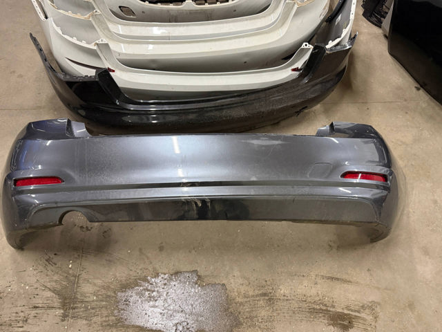 Задний бампер 51127256930 BMW