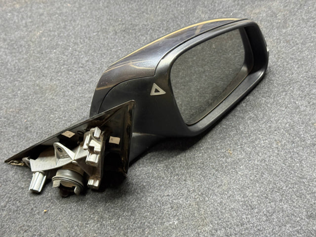 Корпус зеркала заднего вида правого 51167459092 BMW