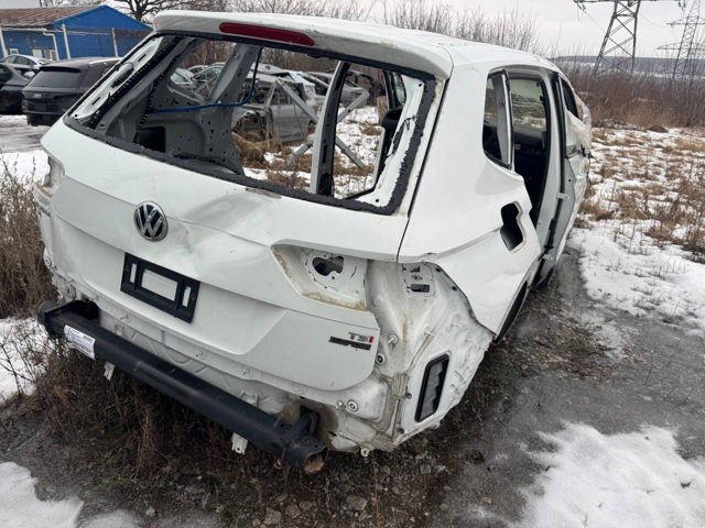 Детали мотоотсека задка кузова 5QF813115C VAG