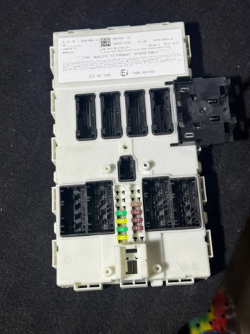 Коробка предохранителей 61359868380 BMW