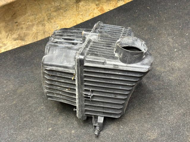  Корпус воздушного фильтра 68403697AA CHRYSLER
