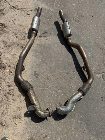 Труба приемная (штаны) глушителя, передняя, левая 8W0253300S VAG