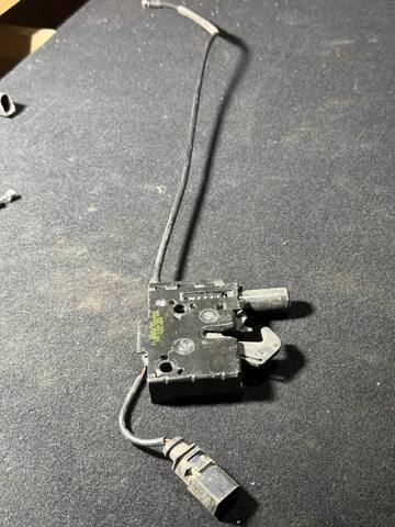 8W0823509C VAG Замок капота купить в Хмельницкий