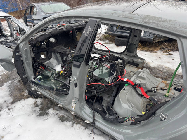 VAG 8W0831403A Петля двери передней левой в наличии Винница