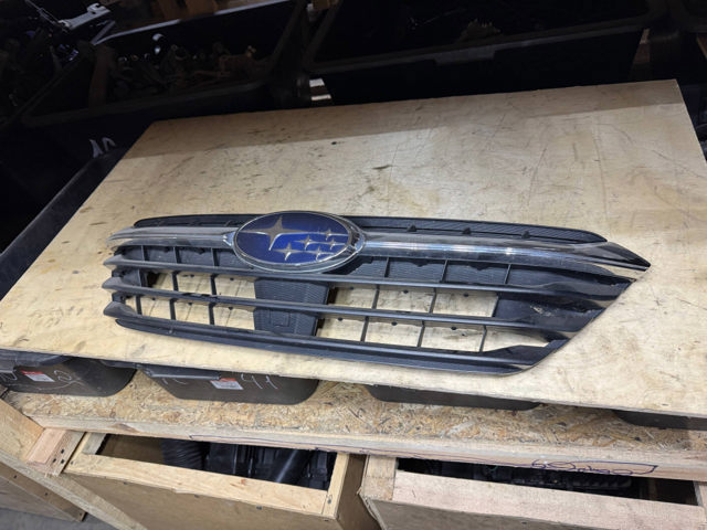 Облицовка радиатора 91121AN02A SUBARU