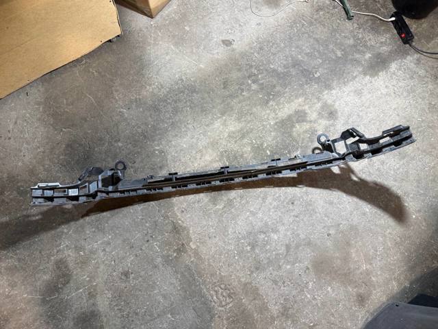 Кронштейн бампера переднего, центральный A2138852500 MERCEDES