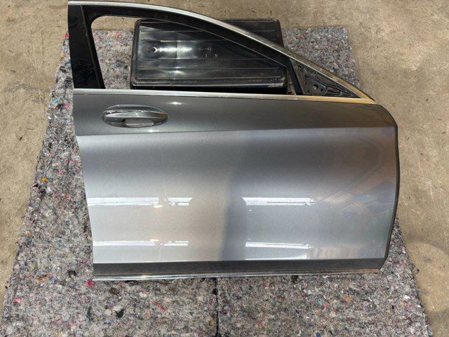 Пассажирская передняя дверь A2227200205 MERCEDES