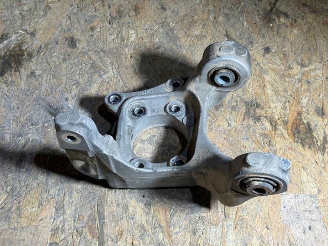 Кулак поворотный правый DG9Z5B758B FORD