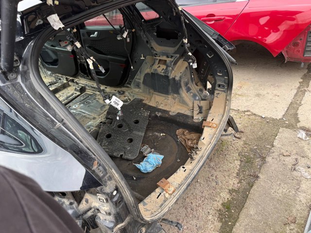 Панель багажного отсека LJ6Z7840320C FORD