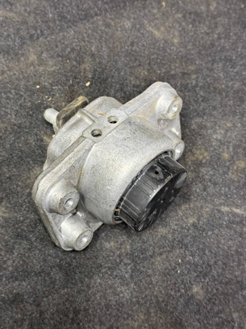 Подушка (опора) двигателя лев./прав. LR039598 LAND ROVER