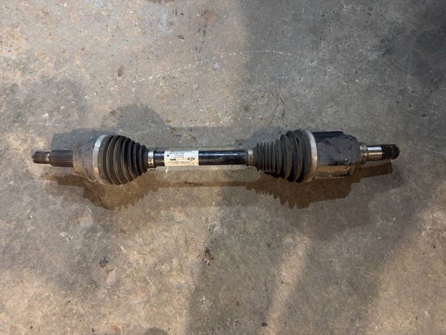 Левая полуось LR064252 LAND ROVER