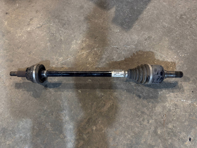 Полуось задняя, правая LR078570 LAND ROVER