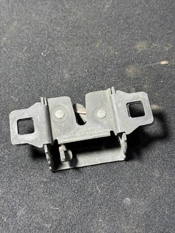 Замок крышки капота LR138825 LAND ROVER