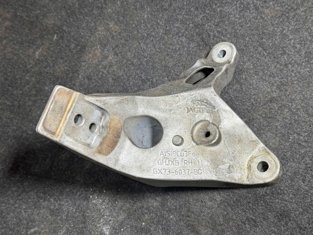 Кронштейн подушки (опоры) двигателя, правой T2H22238 JAGUAR