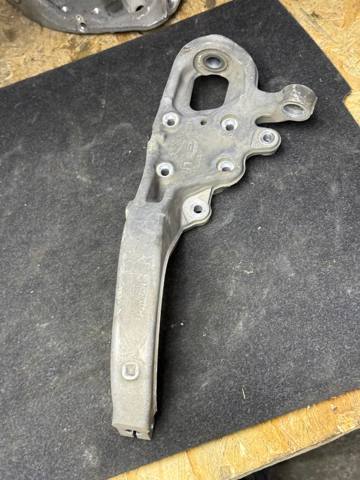 Цапфа поворотного кулака T4N16499 JAGUAR