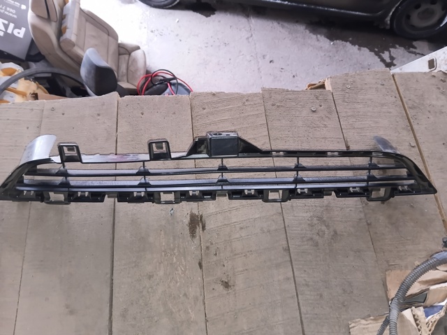 51117294476 BMW Решетка бампера переднего верхняя купить в Ирпень