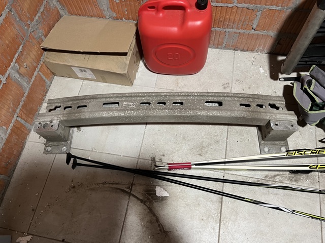Усилитель бампера заднего 51127294396 BMW